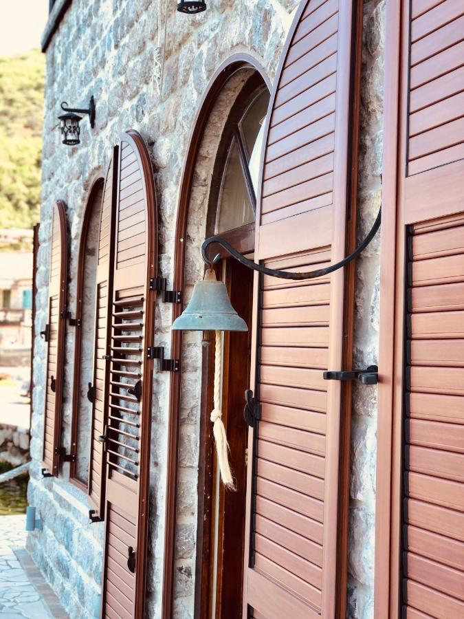Hotel Carrubba Donja Lastva Eksteriør billede
