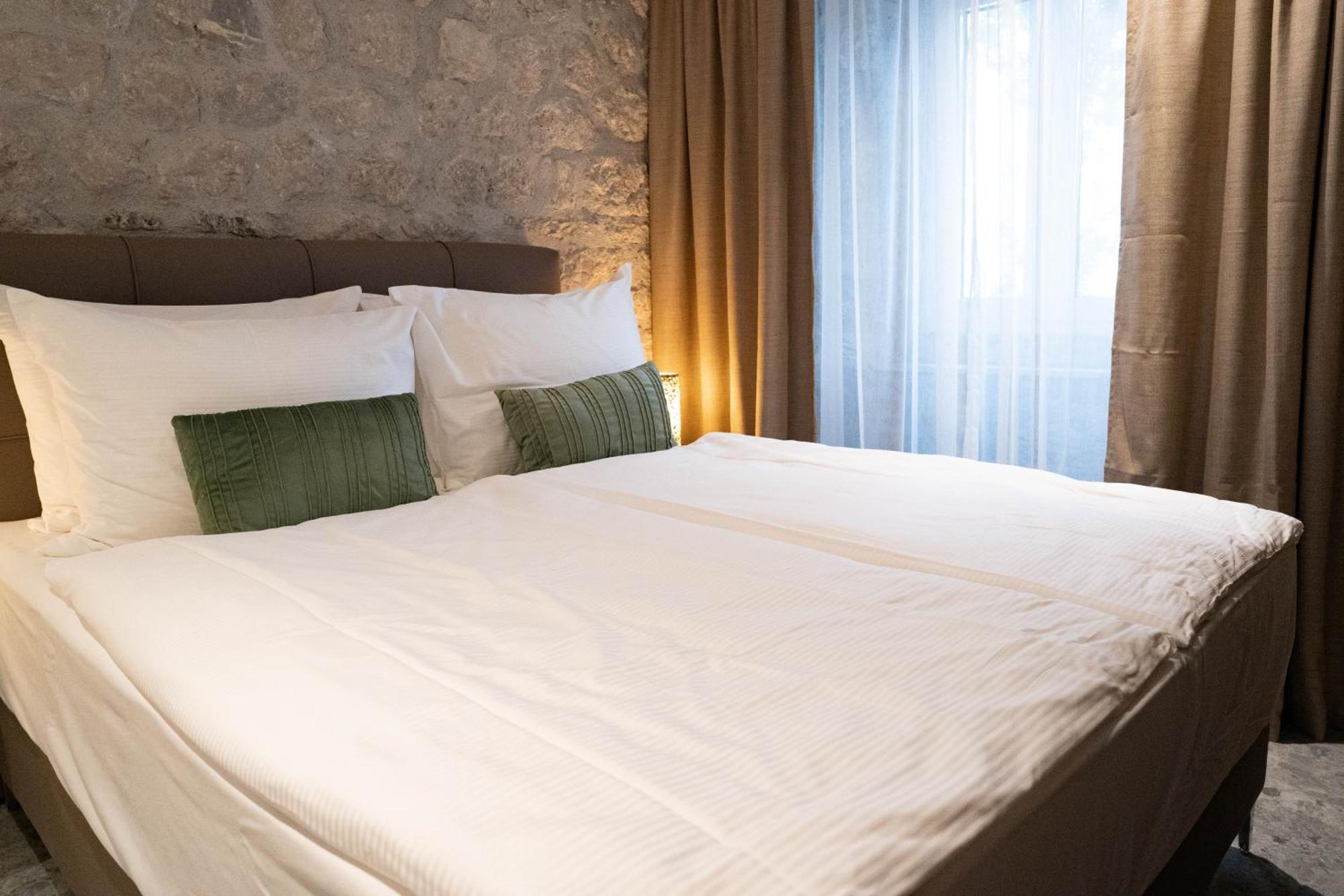 Hotel Carrubba Donja Lastva Værelse billede