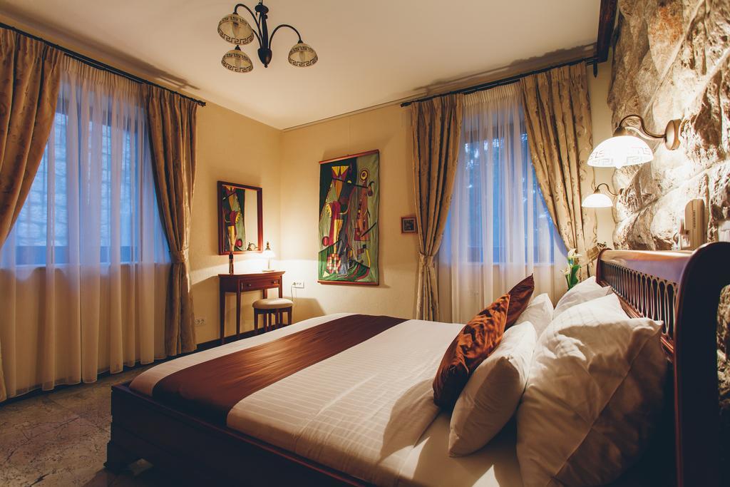 Hotel Carrubba Donja Lastva Eksteriør billede